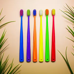 Набор щеток для зубов Revyline SM5000 с разноцветными ручками