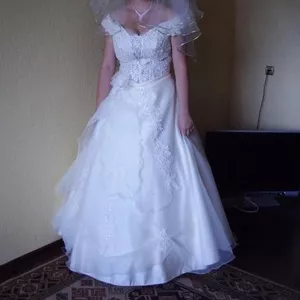 Продаю свадебное платье цвета 